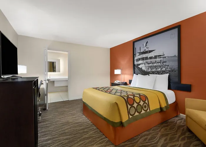 Super 8 By Wyndham New Orleans
