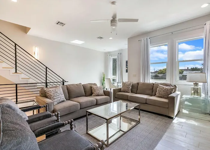New Construction Townhouse Near City Hot Spots