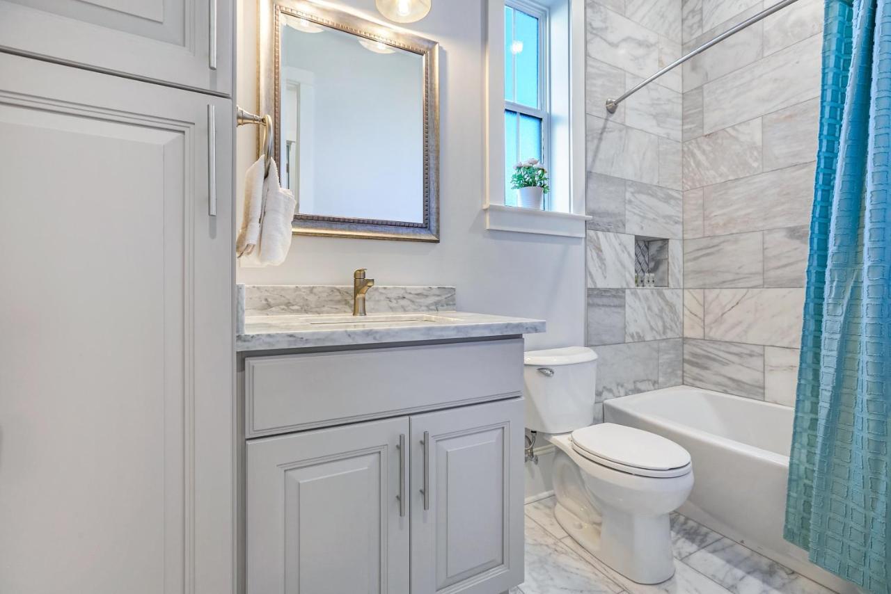 Apartment Hosteeva Chic Urban Retreat W Pool Steps To St Charles Ave And Near Bourbon St New Orleans