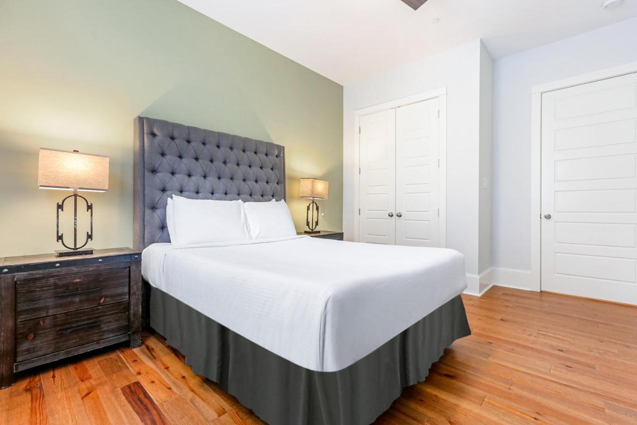 Apartment Hosteeva Chic Urban Retreat W Pool Steps To St Charles Ave And Near Bourbon St