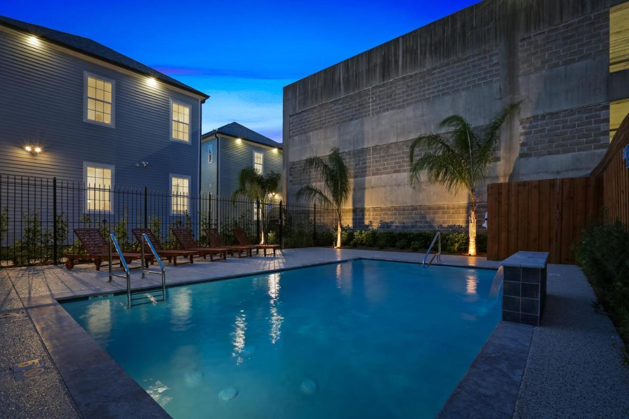 Hosteeva Chic Urban Retreat W Pool Steps To St Charles Ave And Near Bourbon St Apartment *