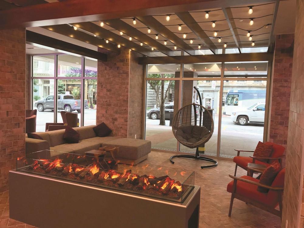 La Quinta & By Wyndham Downtown Hotel