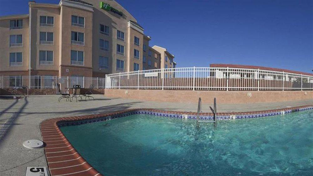 Express East By Ihg Hotel