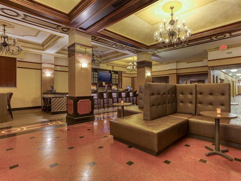Hotel Drury Plaza