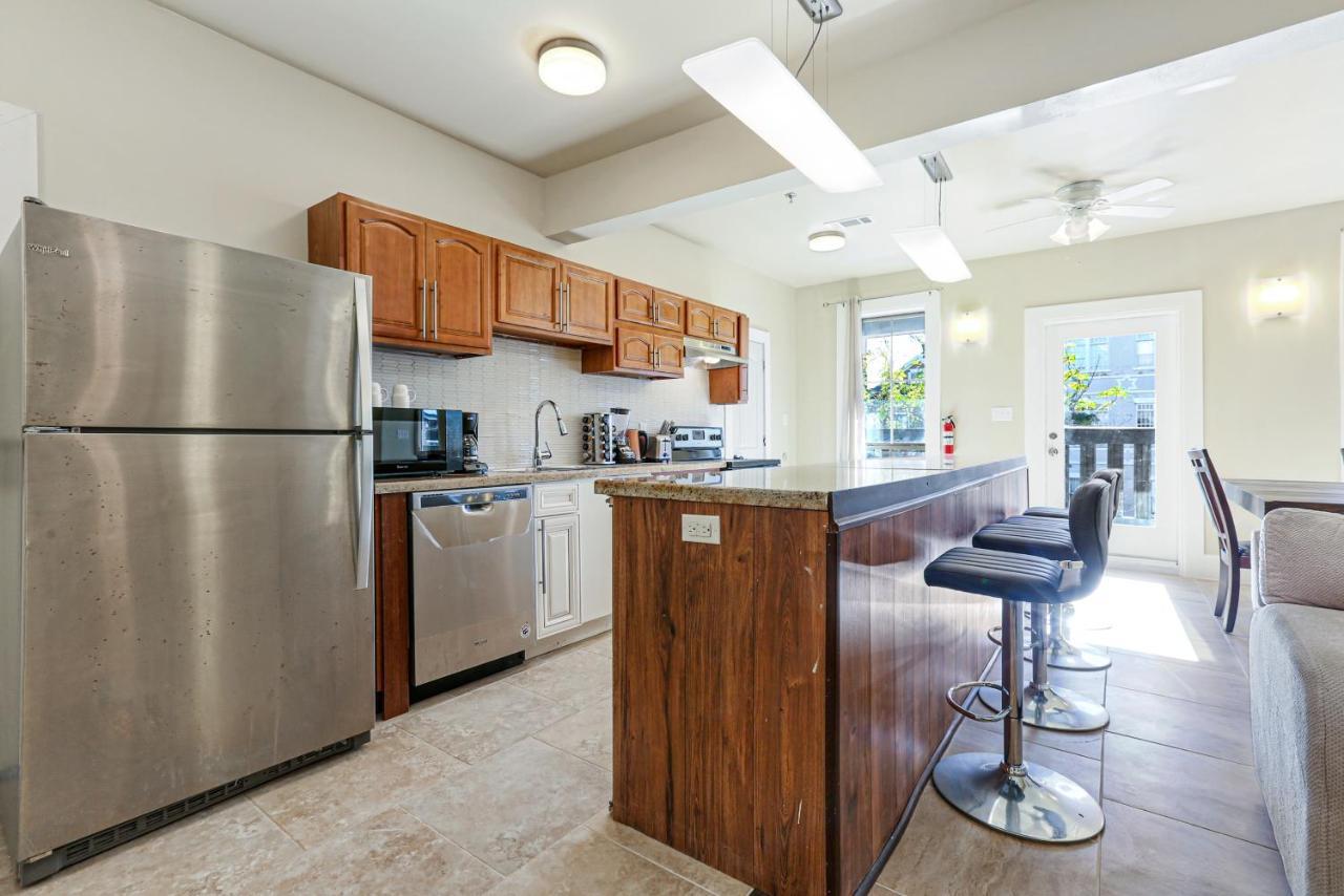 Fully-furnished 4br Near Fq Apartment