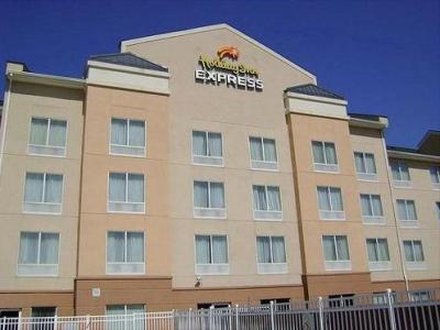 Express East By Ihg Hotel