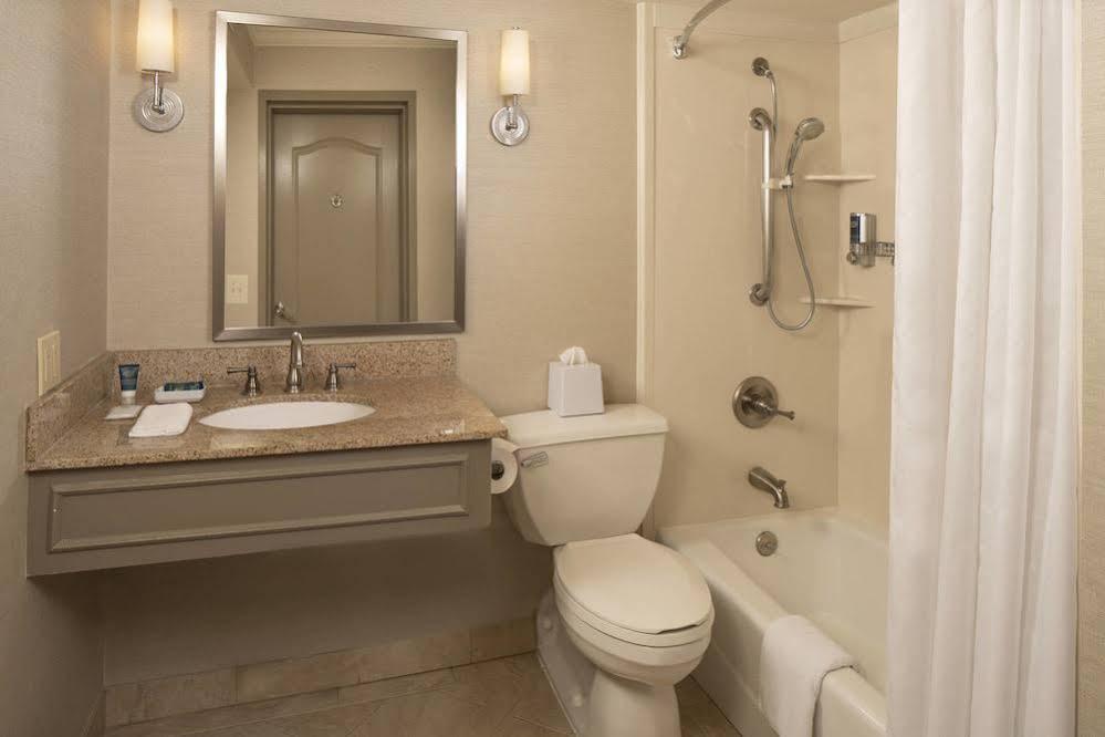 Four Points By Sheraton French Quarter Hotel