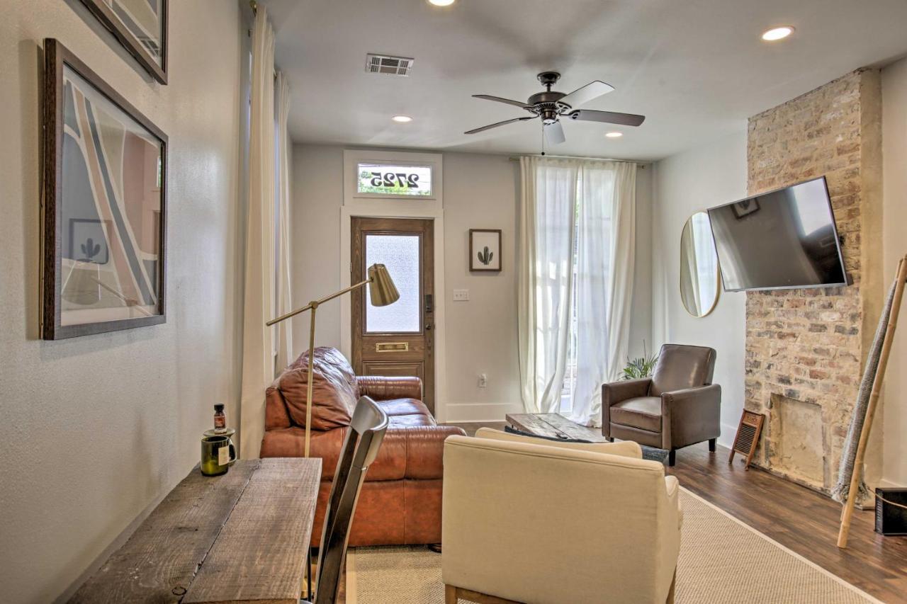 Holiday home Chic Escape With Furnished Deck Walk To Cafes!
