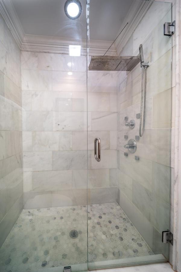 Steps From French Quarter W/ Private Terrace - 12 Guests Apartment *