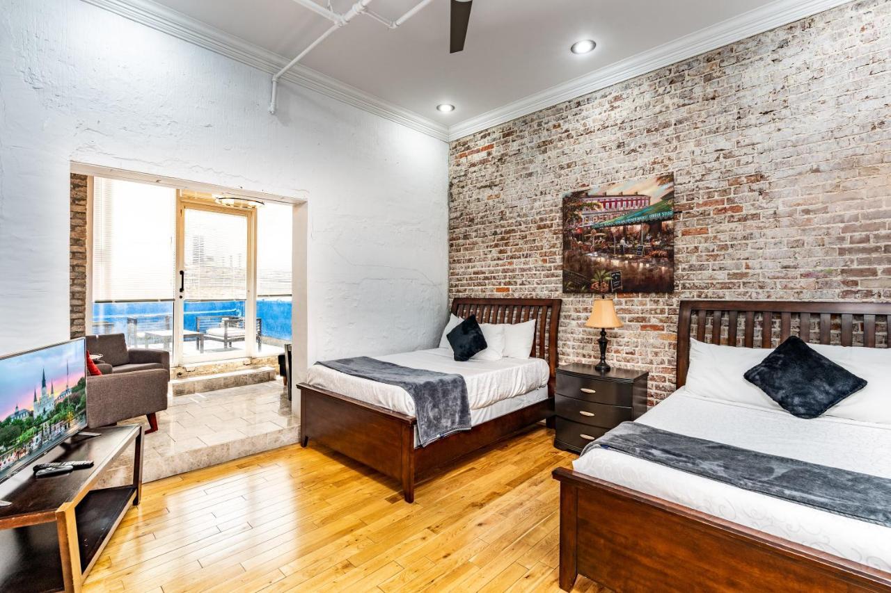 Steps From French Quarter W/ Private Terrace - 12 Guests Apartment