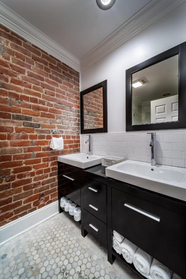Steps From French Quarter W/ Private Terrace - 12 Guests Apartment