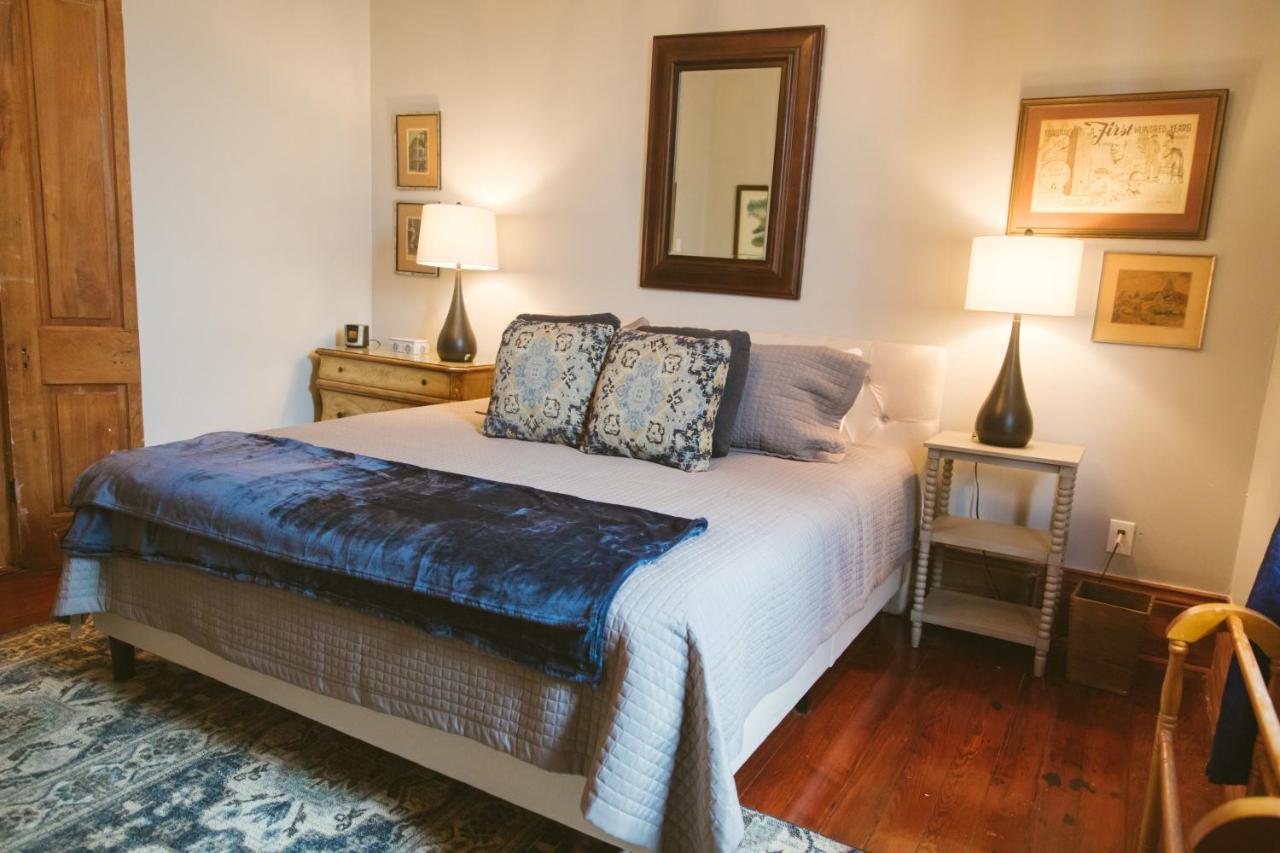 Paused - Miss Ruby's Mid-city