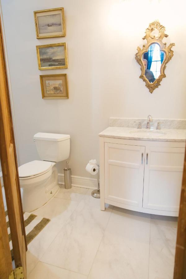 Paused - Miss Ruby's Mid-city Apartment