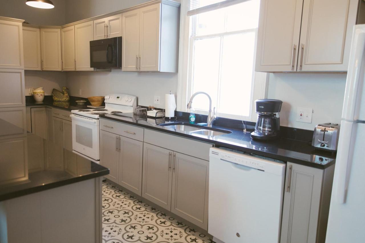 Paused - Miss Ruby's Mid-city Apartment