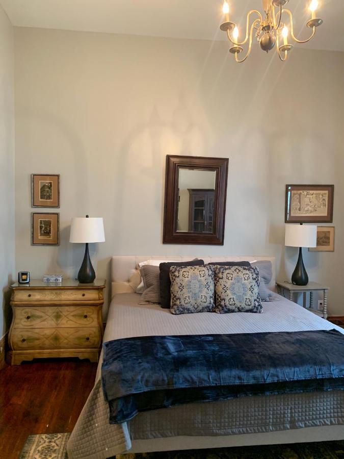 Paused - Miss Ruby's Mid-city Apartment *