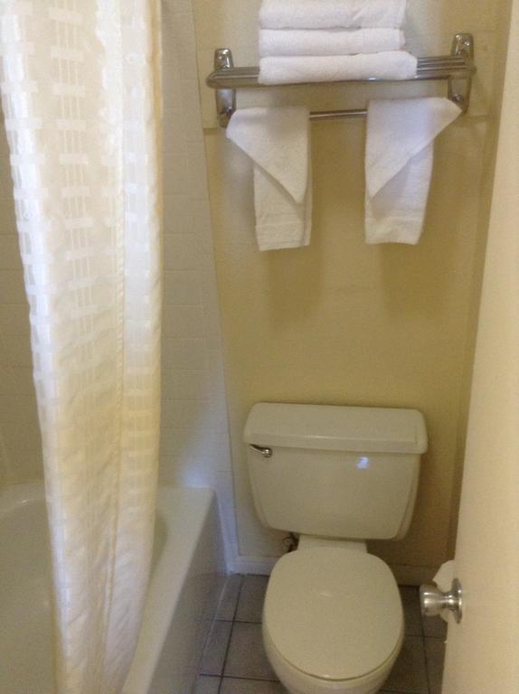 Super 8 By Wyndham Hotel 2*