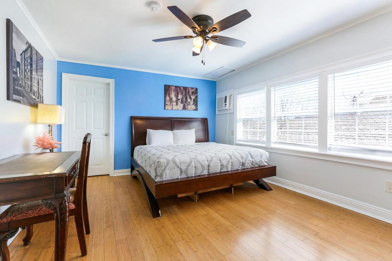 Apartment Comfortable Rooms Near All Nola Hot Spots *