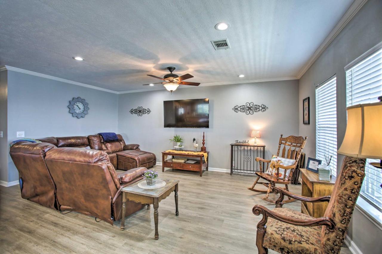 Waterfront With Private Dock And Pier Holiday home New Orleans