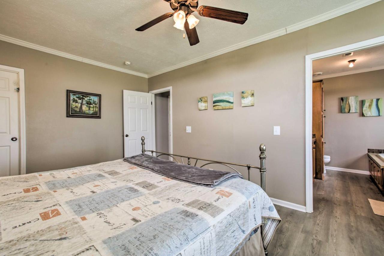 Waterfront With Private Dock And Pier Holiday home New Orleans