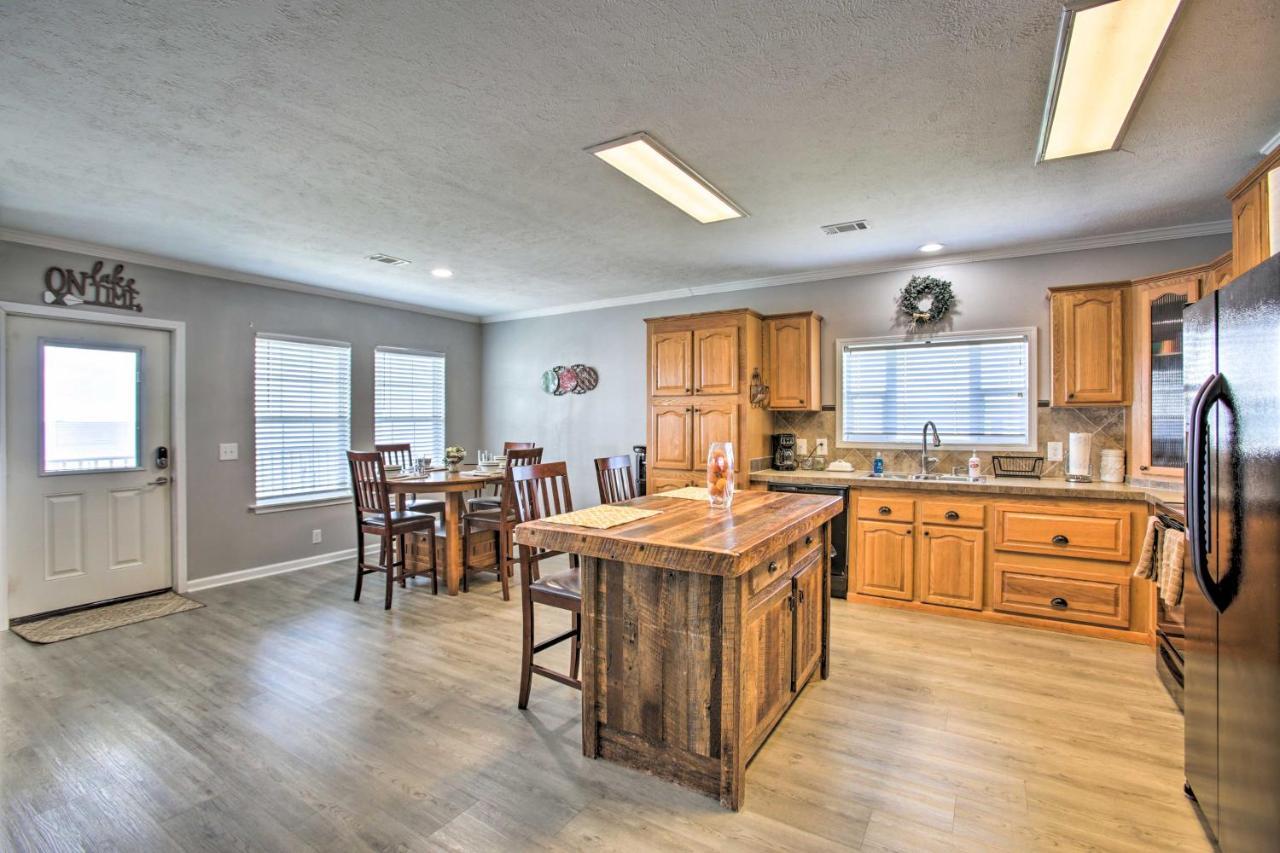 Waterfront With Private Dock And Pier Holiday home New Orleans