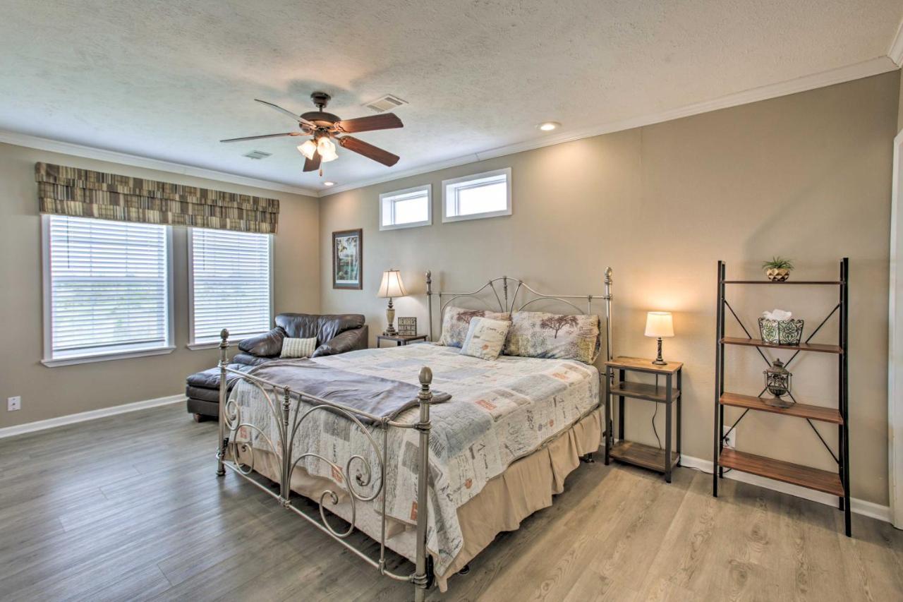 Waterfront With Private Dock And Pier Holiday home New Orleans