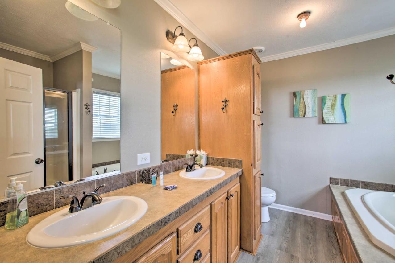 Waterfront With Private Dock And Pier Holiday home *