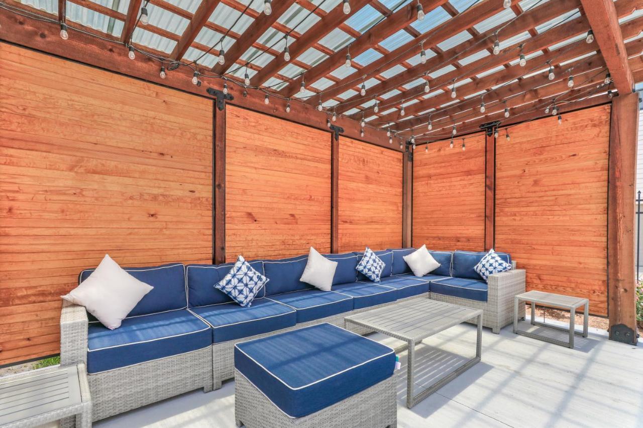 Modern 4br With Amenities *