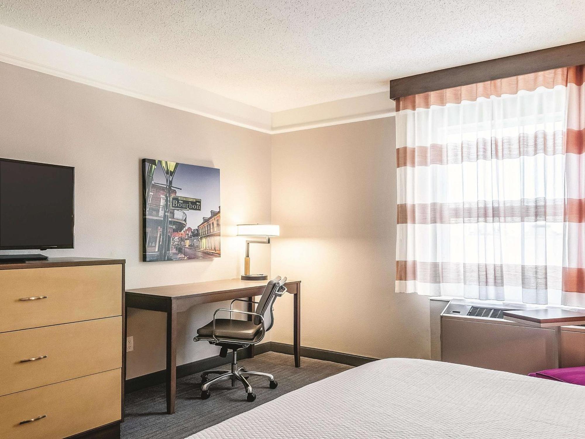 La Quinta & By Wyndham Downtown