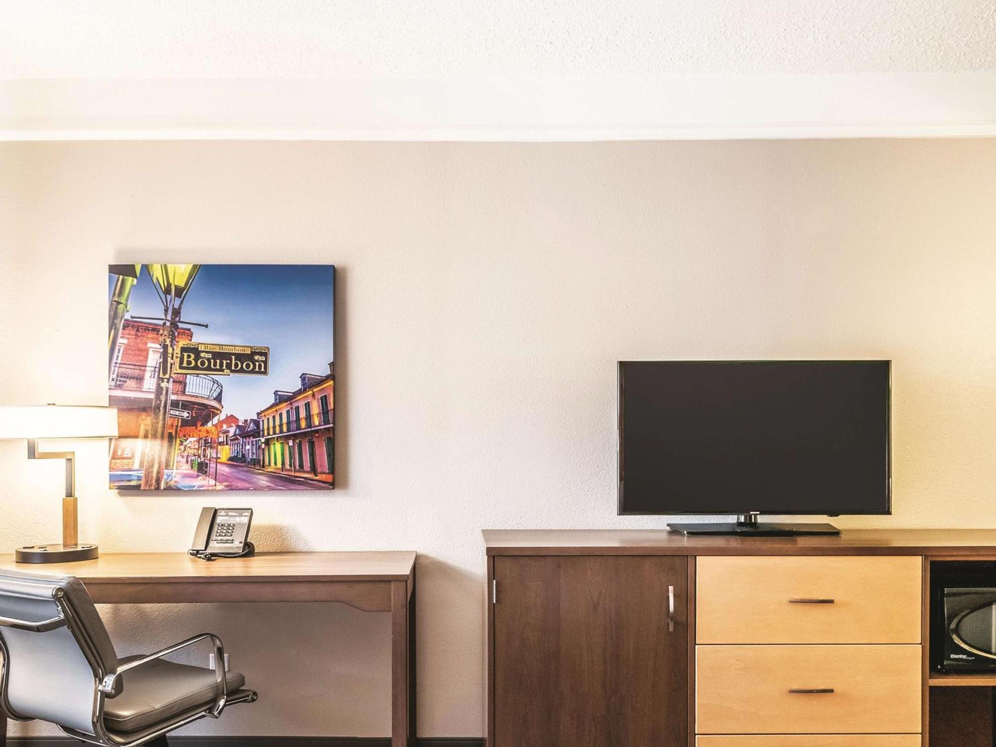 Hotel La Quinta & By Wyndham Downtown