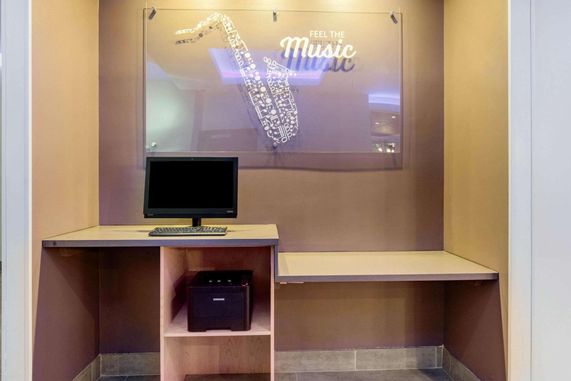 Hotel La Quinta & By Wyndham Downtown 3*