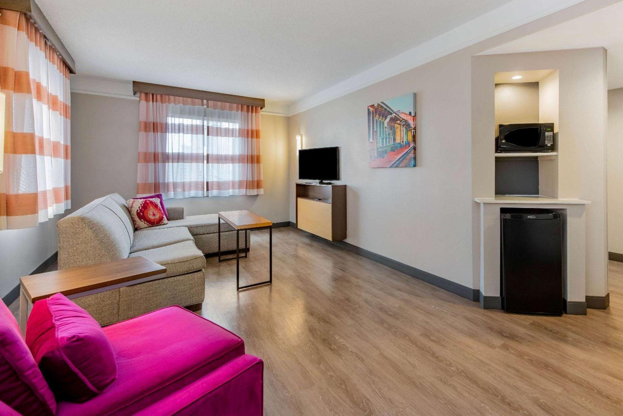 Hotel La Quinta & By Wyndham Downtown 3*