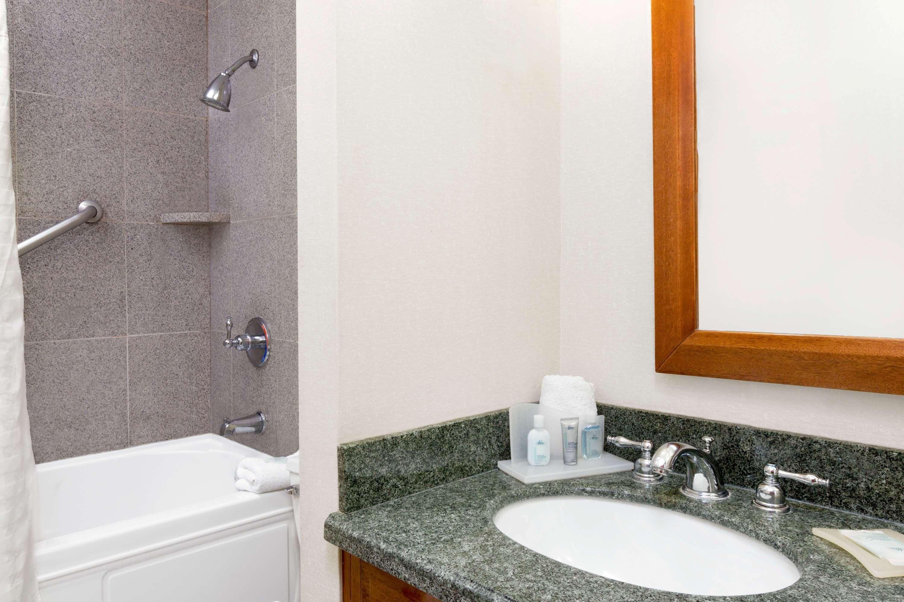 Hotel Wyndham Garden Baronne Plaza 3*