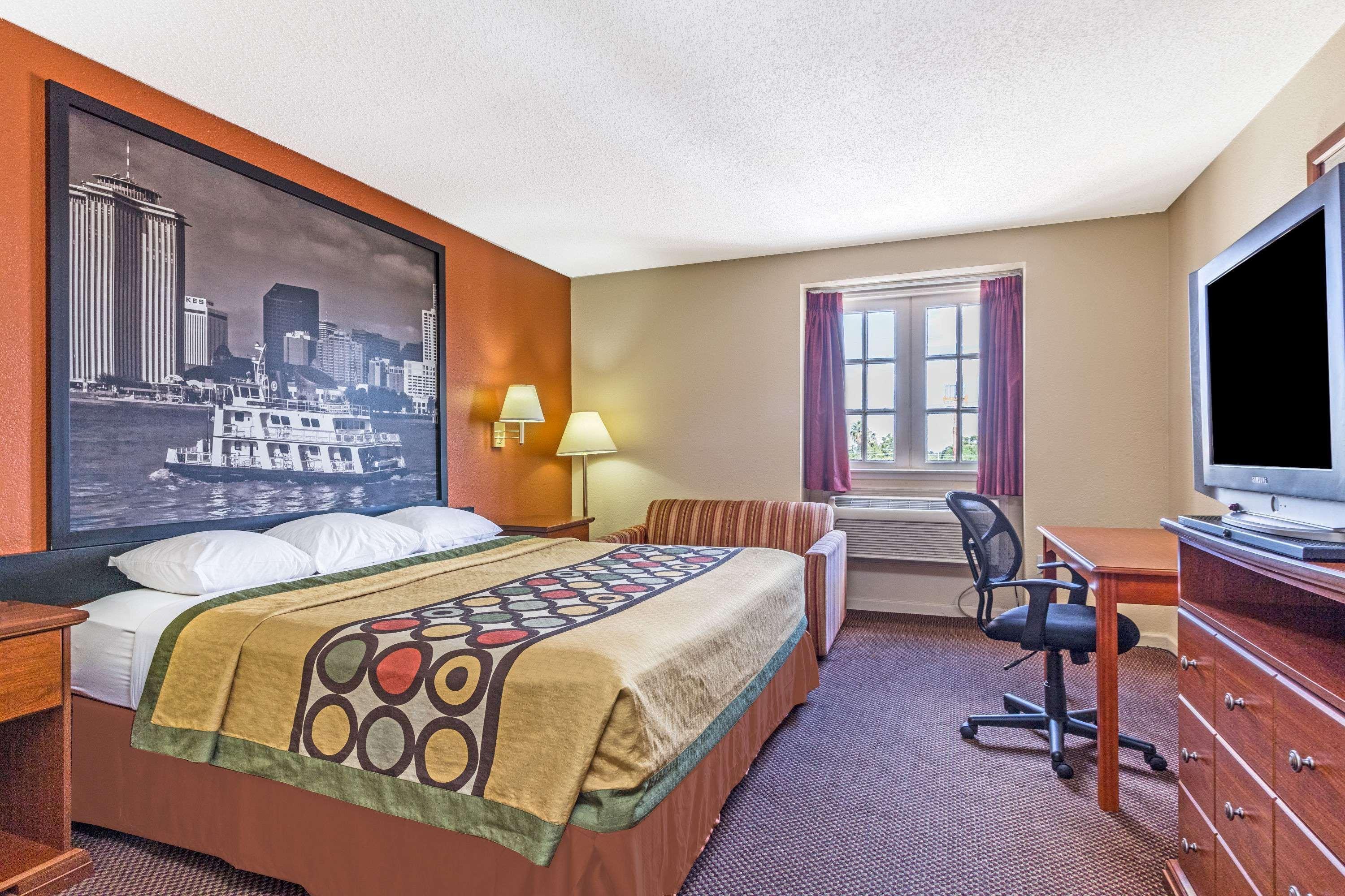 Super 8 By Wyndham Hotel New Orleans