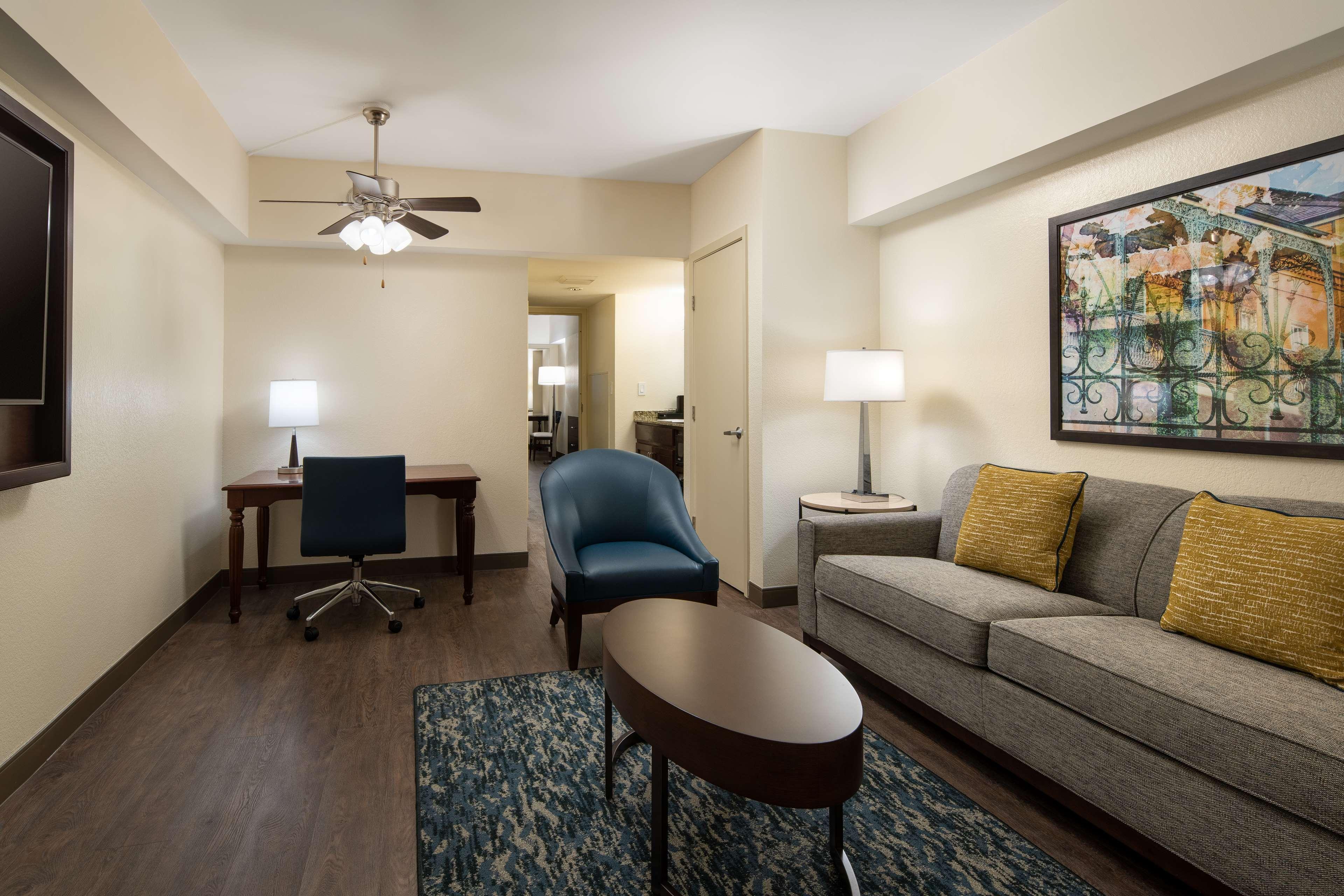 Hotel Embassy By Hilton Convention Center New Orleans