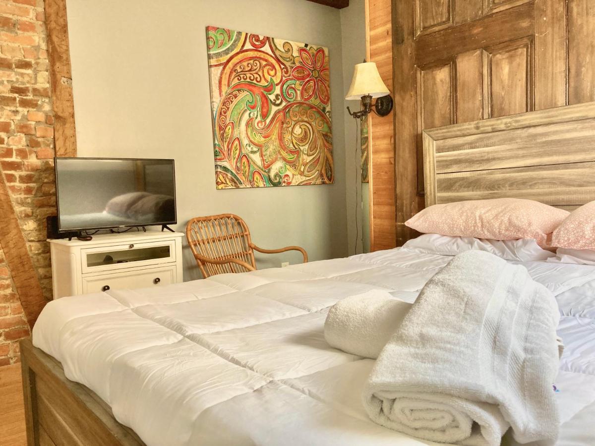 Madame Isabelle's House Hostel *