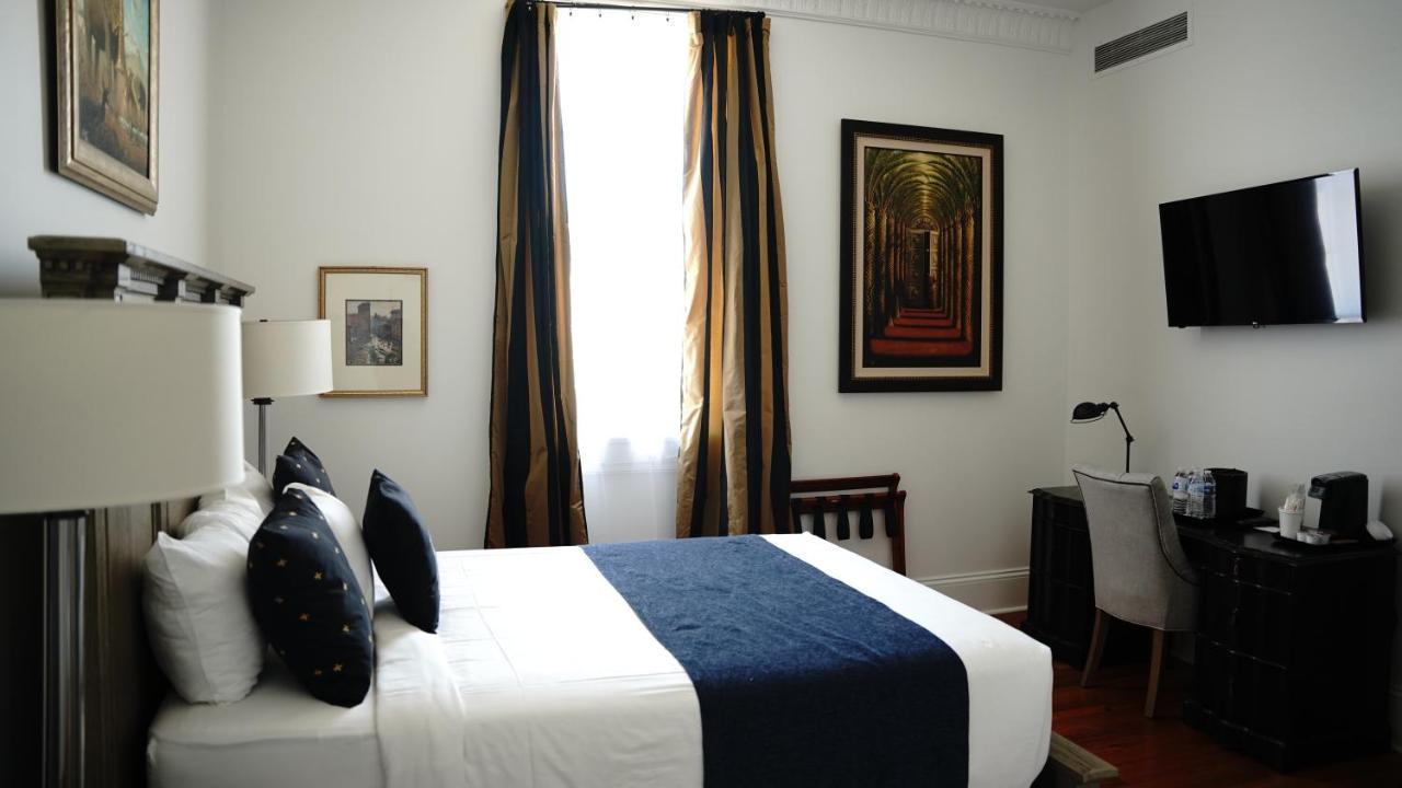 Royal Frenchmen And Bar Hotel