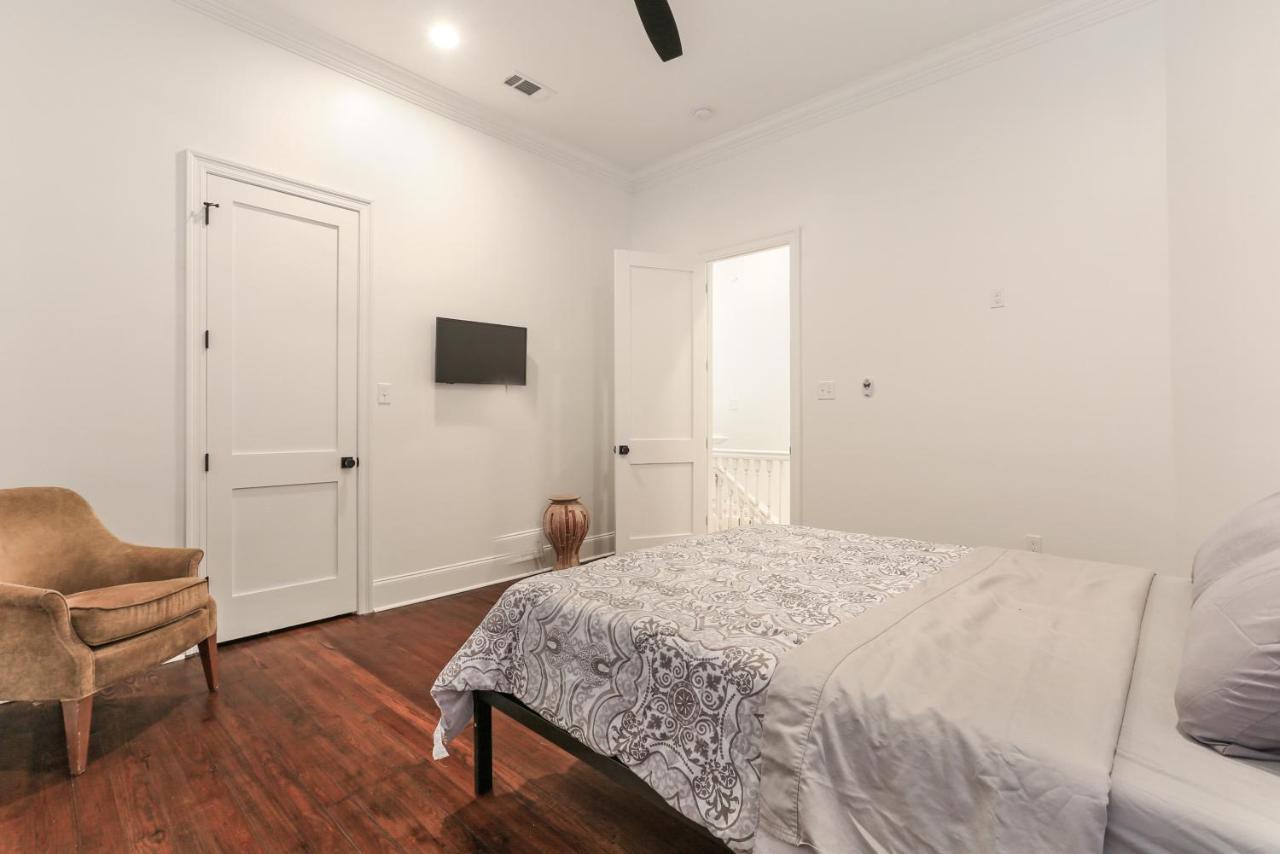 Canal Street Mansion Sleeps 15 * New Orleans