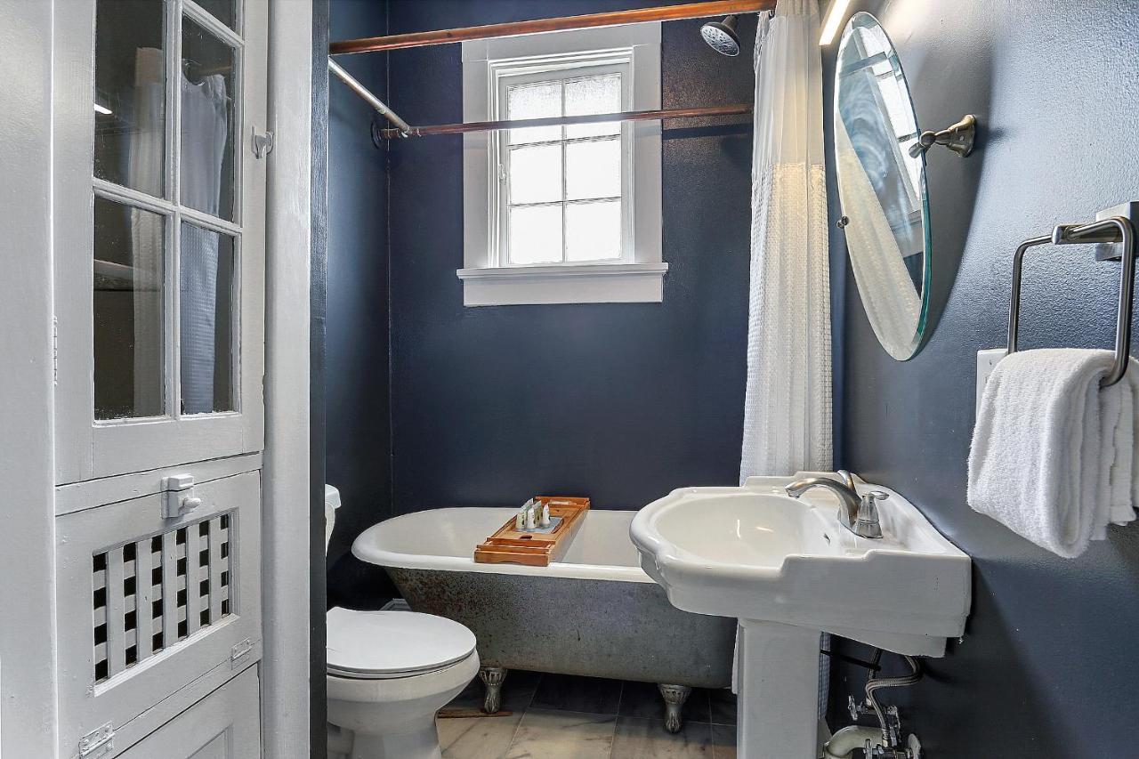 St Charles-mardi Gras 6bd Apartment New Orleans