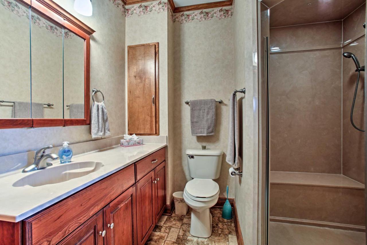 Private Dock With Lift Waterfront Home! Holiday home *