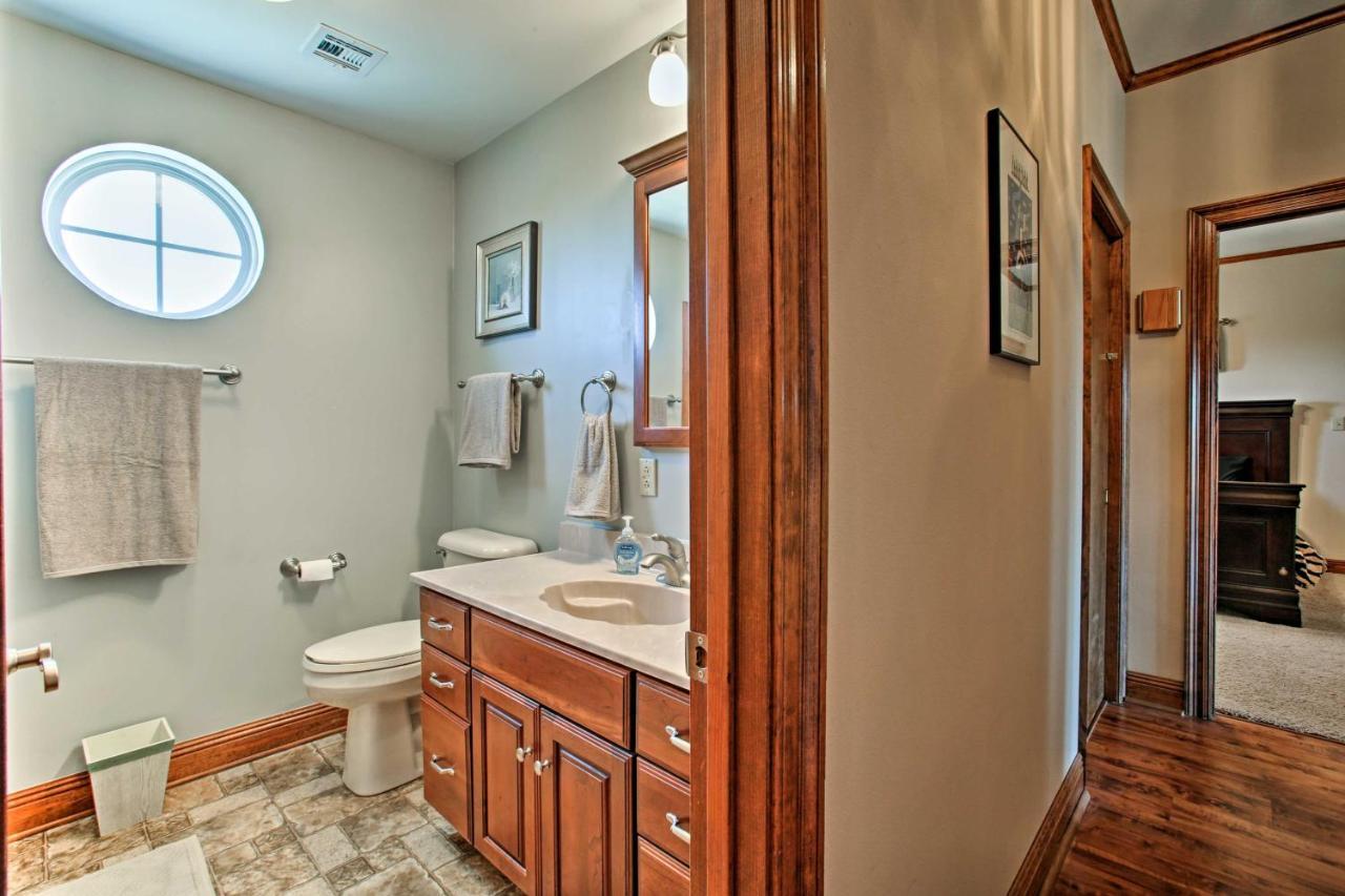 Private Dock With Lift Waterfront Home! *