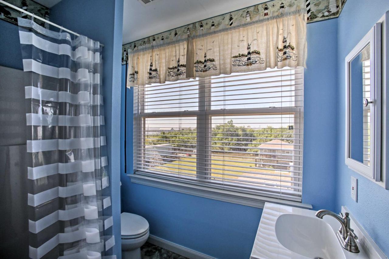 Private Dock With Lift Waterfront Home! New Orleans