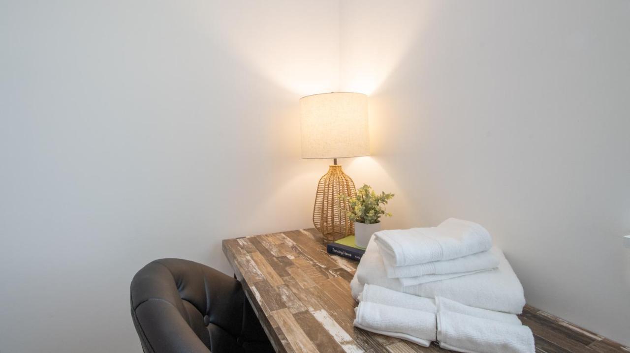 Downtown Vibrant Gray Loft 2318 New Orleans