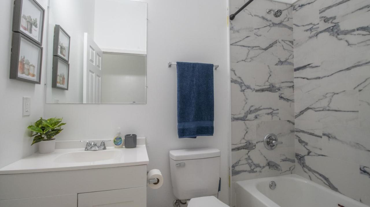 Apartment Downtown Vibrant Gray Loft 2318 *