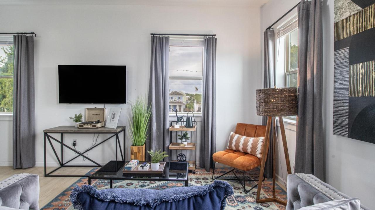 Downtown Vibrant Gray Loft 2318 * New Orleans