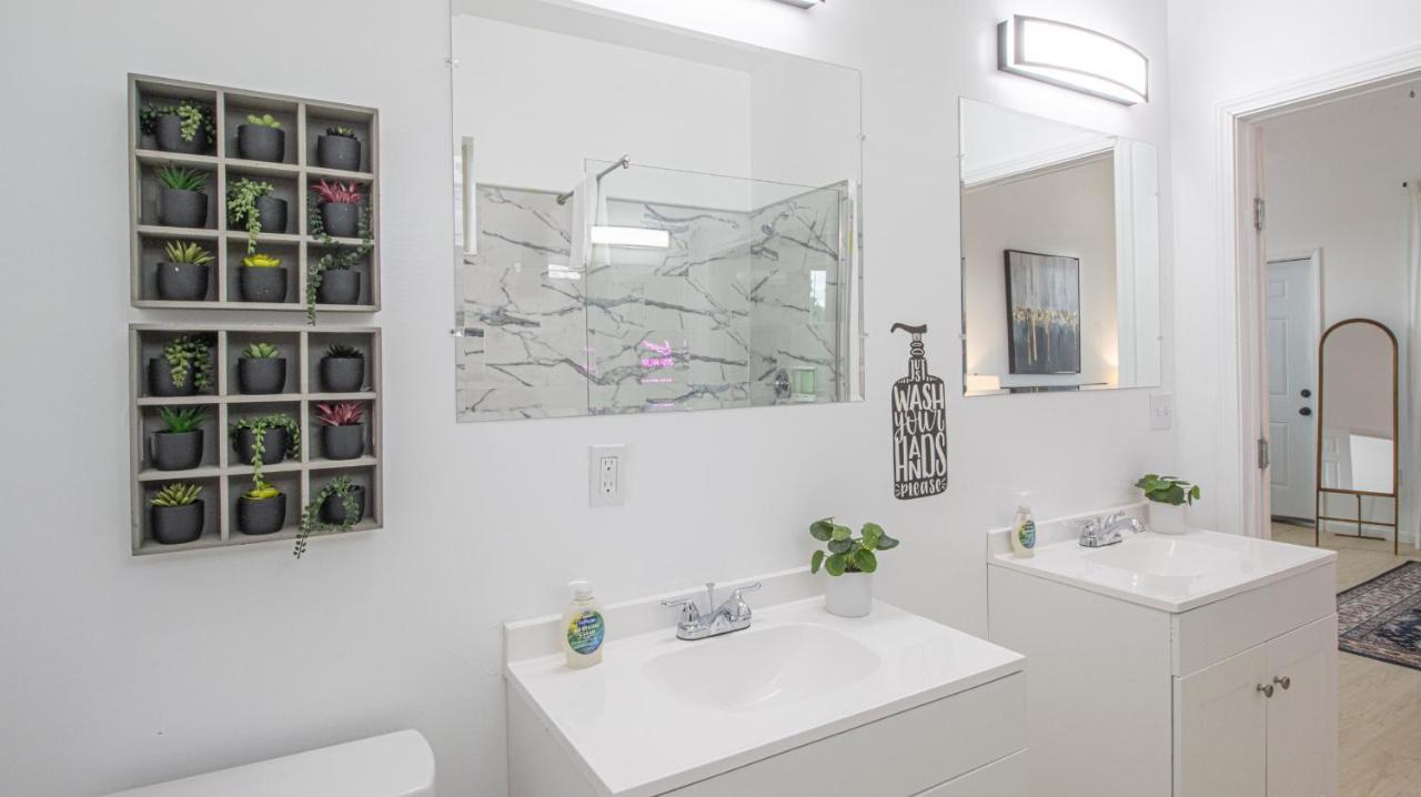 Downtown Vibrant Gray Loft 2318