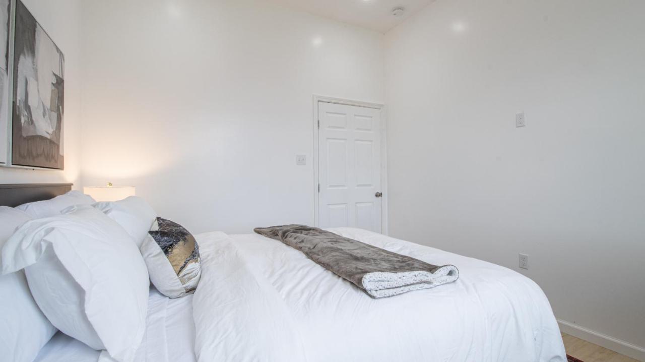 Downtown Vibrant Gray Loft 2318