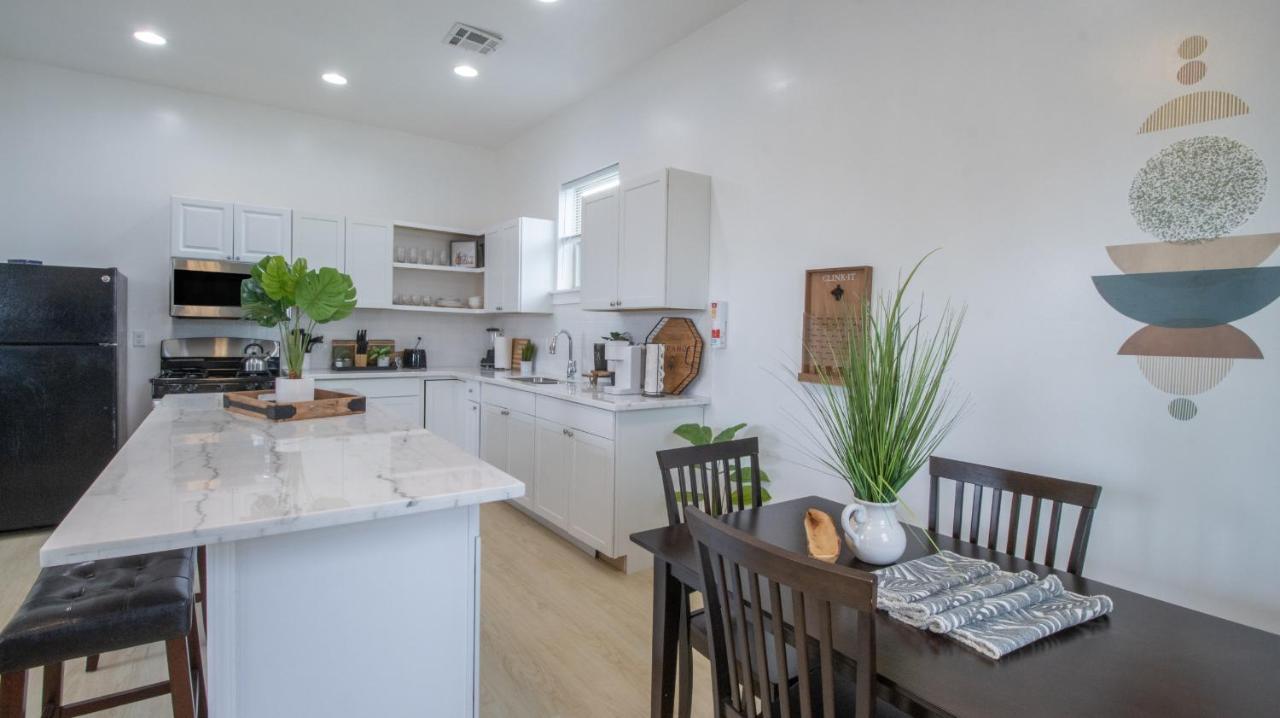 Apartment Downtown Vibrant Gray Loft 2318