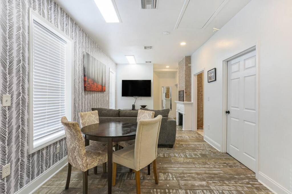 Sleep 10 Next To Superdome And Downtown Holiday home *