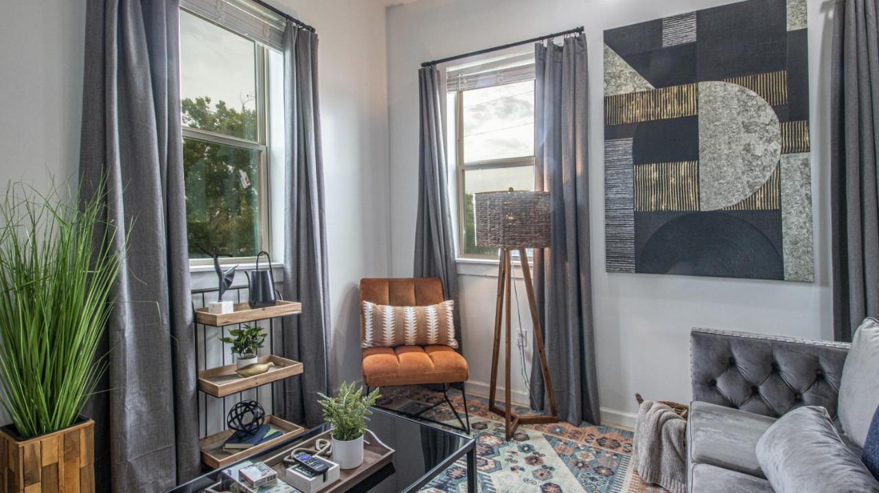 Downtown Vibrant Gray Loft 2318 *