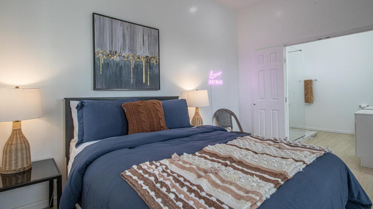 Downtown Vibrant Gray Loft 2318 *